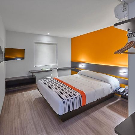 City Express Junior By Marriott Leon Centro De Convenciones Εξωτερικό φωτογραφία