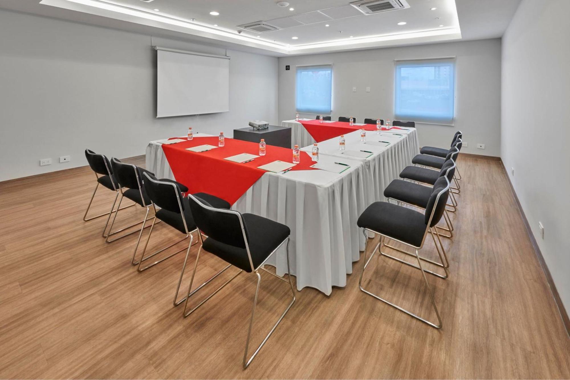 City Express Junior By Marriott Leon Centro De Convenciones Εξωτερικό φωτογραφία