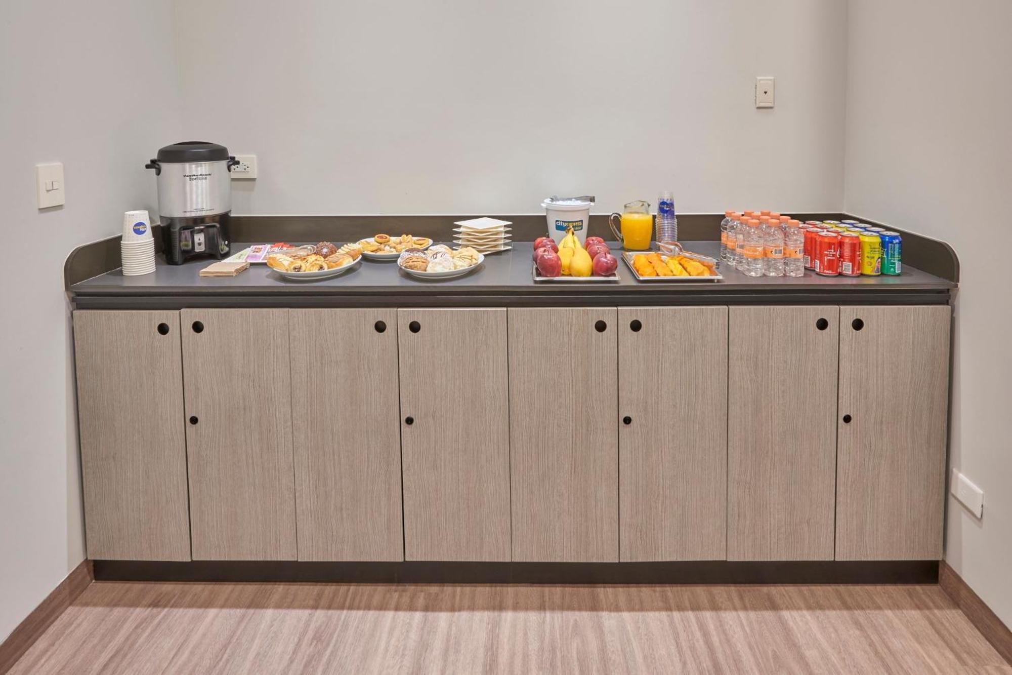 City Express Junior By Marriott Leon Centro De Convenciones Εξωτερικό φωτογραφία