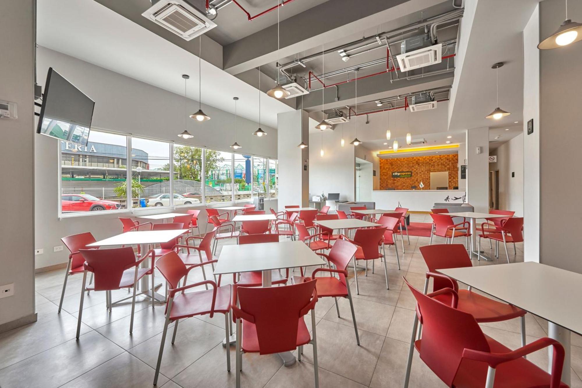 City Express Junior By Marriott Leon Centro De Convenciones Εξωτερικό φωτογραφία