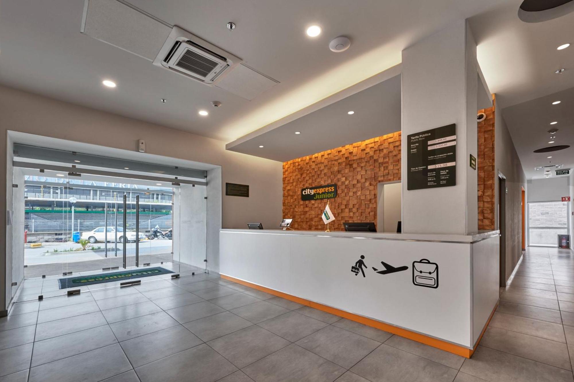 City Express Junior By Marriott Leon Centro De Convenciones Εξωτερικό φωτογραφία