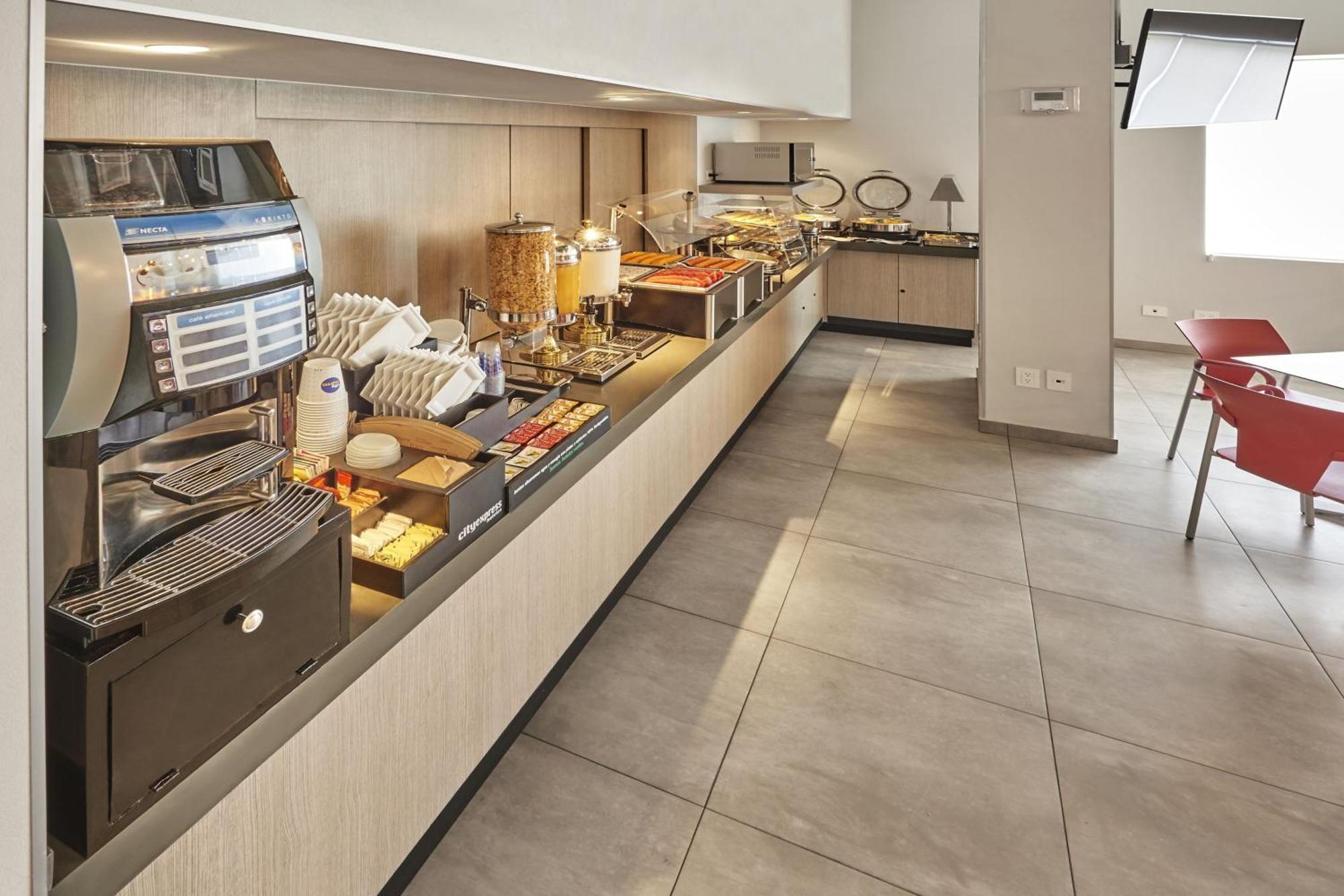 City Express Junior By Marriott Leon Centro De Convenciones Εξωτερικό φωτογραφία