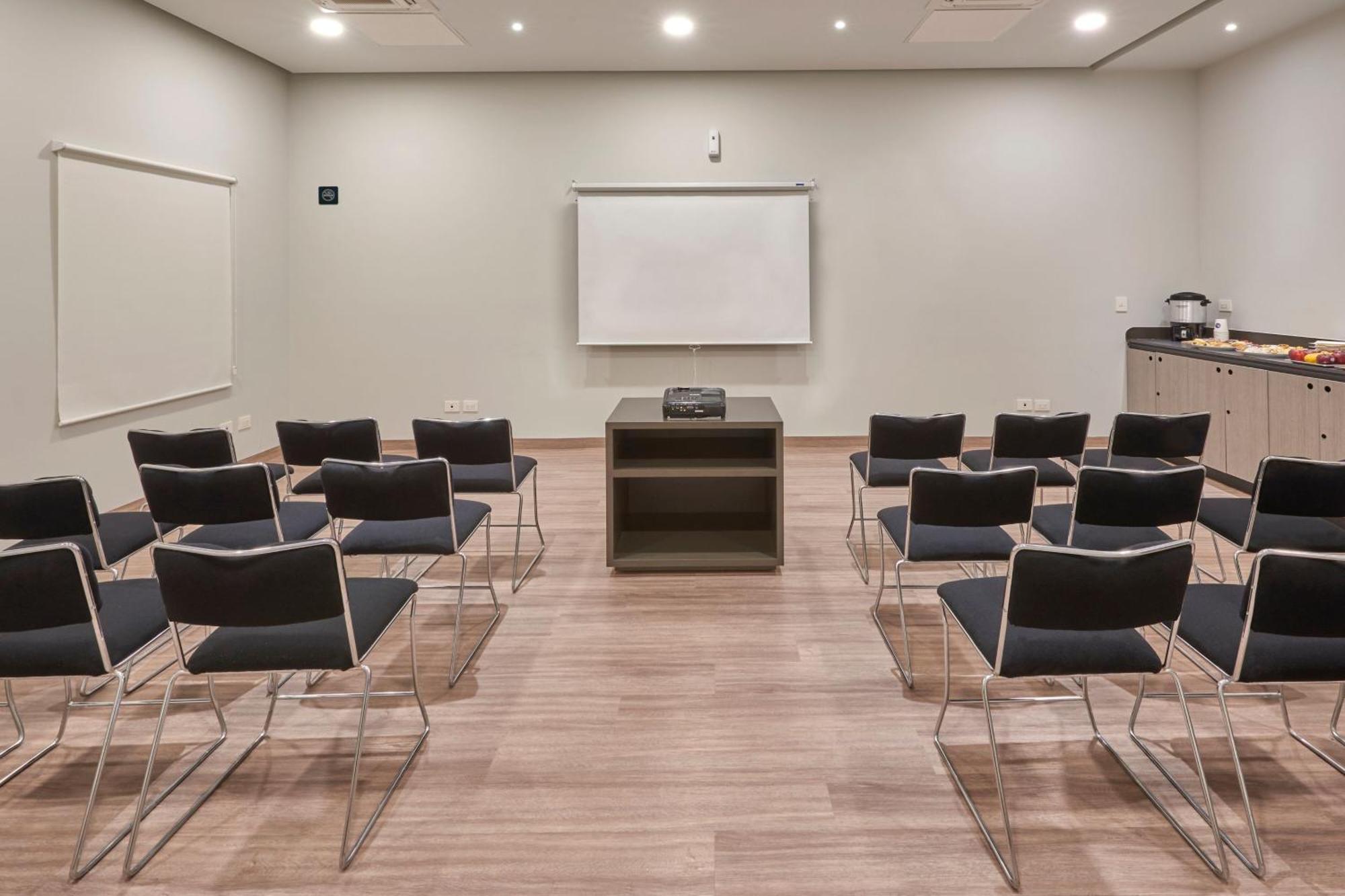 City Express Junior By Marriott Leon Centro De Convenciones Εξωτερικό φωτογραφία