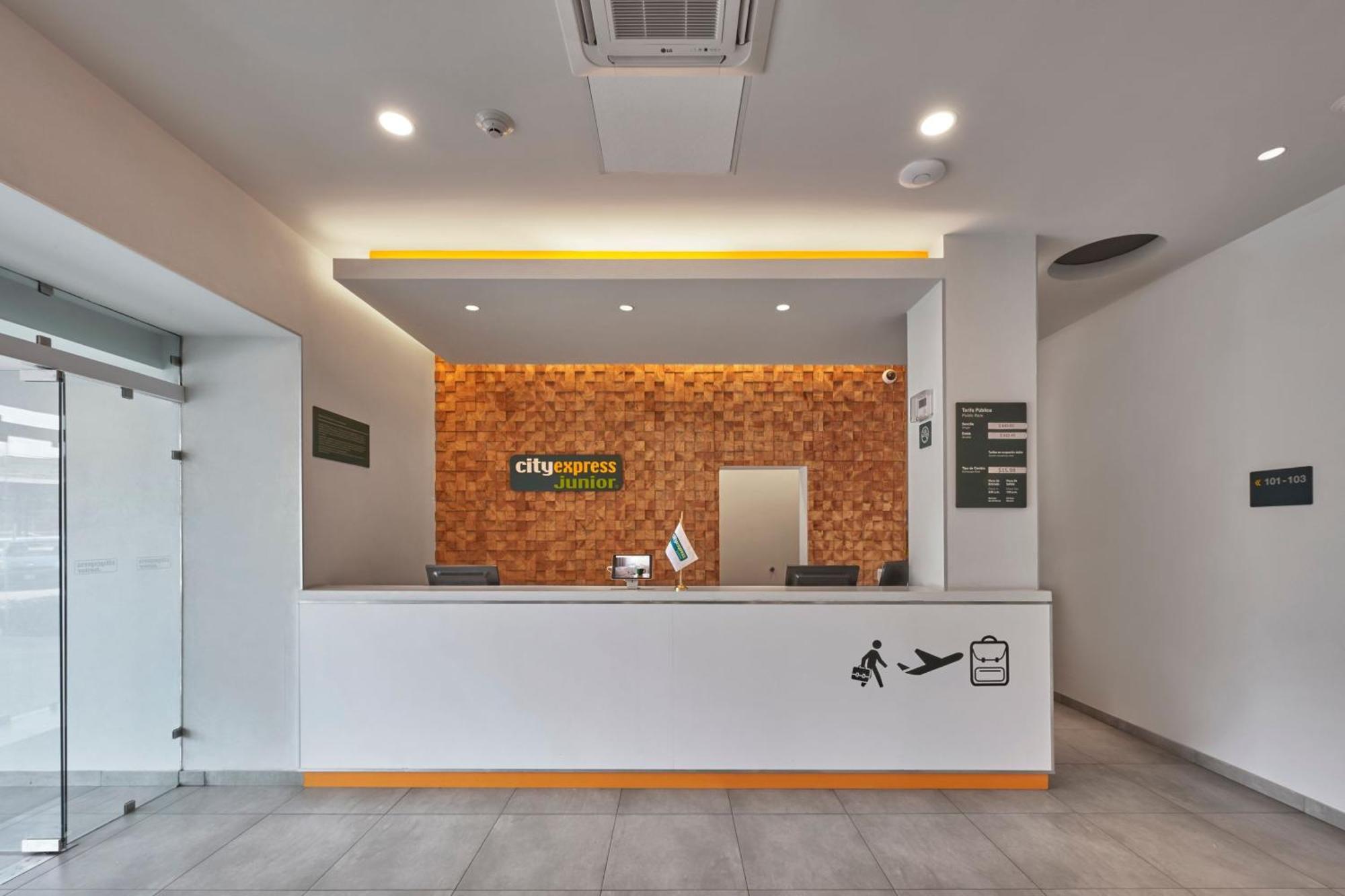 City Express Junior By Marriott Leon Centro De Convenciones Εξωτερικό φωτογραφία