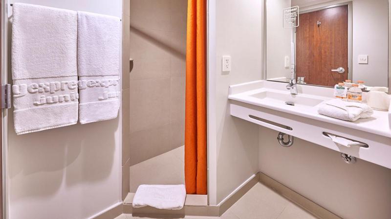 City Express Junior By Marriott Leon Centro De Convenciones Εξωτερικό φωτογραφία